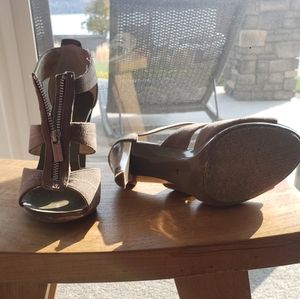 Womens size 8 Micheal Kors